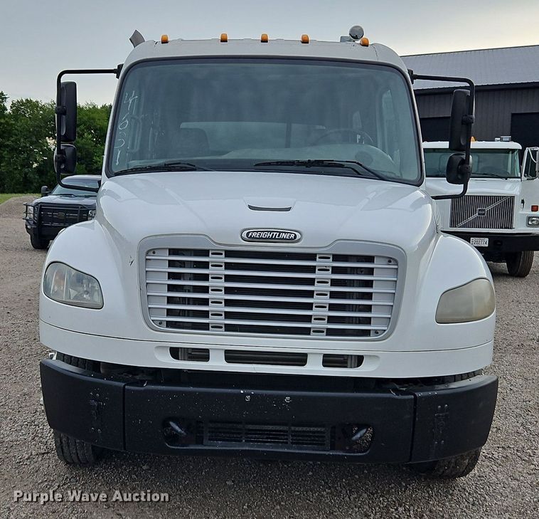 image for item LM9052 2010 Freightliner Business Class M2 106  utility / service truck