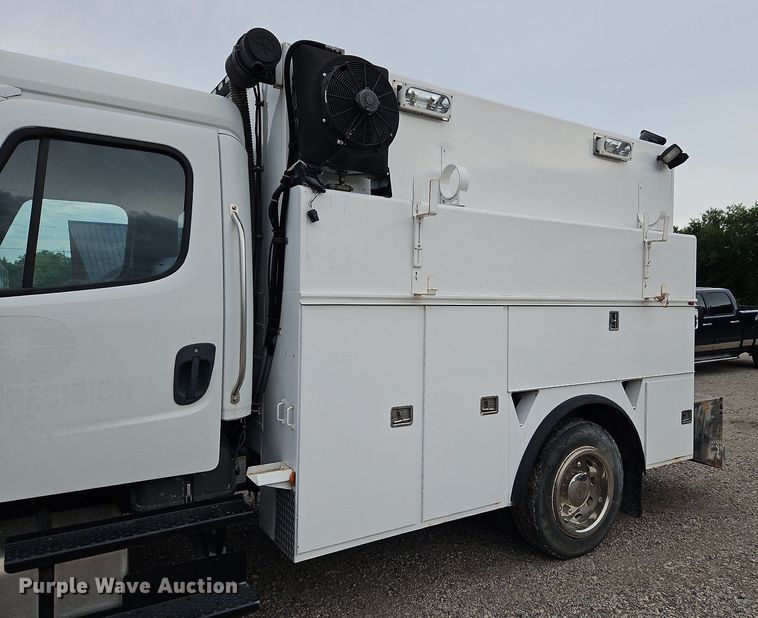 image for item LM9052 2010 Freightliner Business Class M2 106  utility / service truck