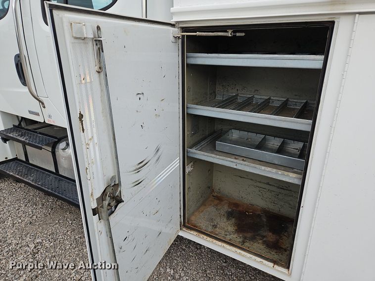 image for item LM9052 2010 Freightliner Business Class M2 106  utility / service truck