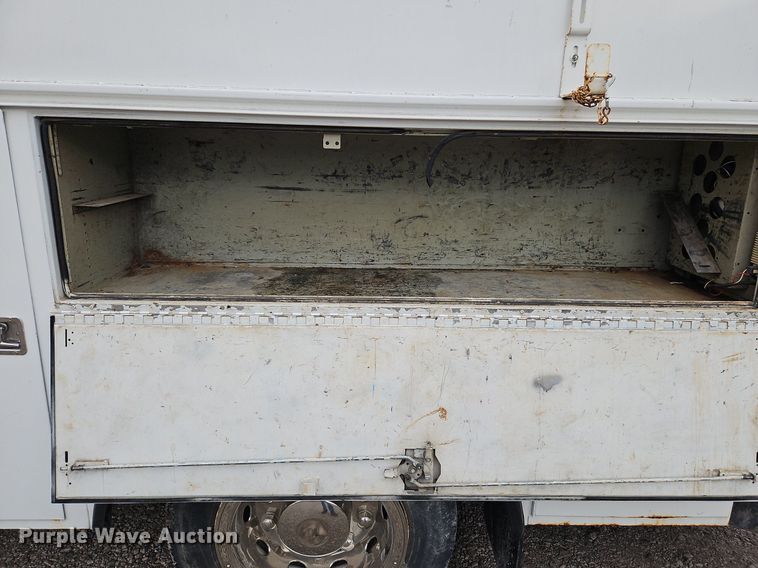 image for item LM9052 2010 Freightliner Business Class M2 106  utility / service truck