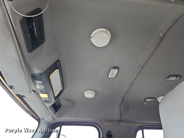 image for item LM9052 2010 Freightliner Business Class M2 106  utility / service truck