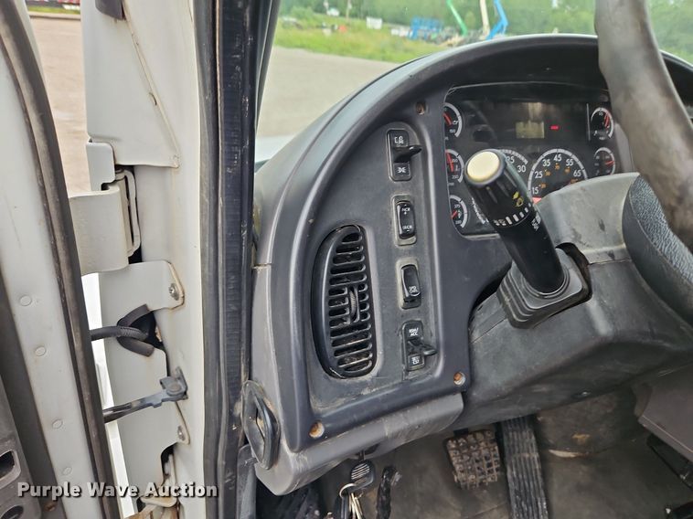 image for item LM9052 2010 Freightliner Business Class M2 106  utility / service truck