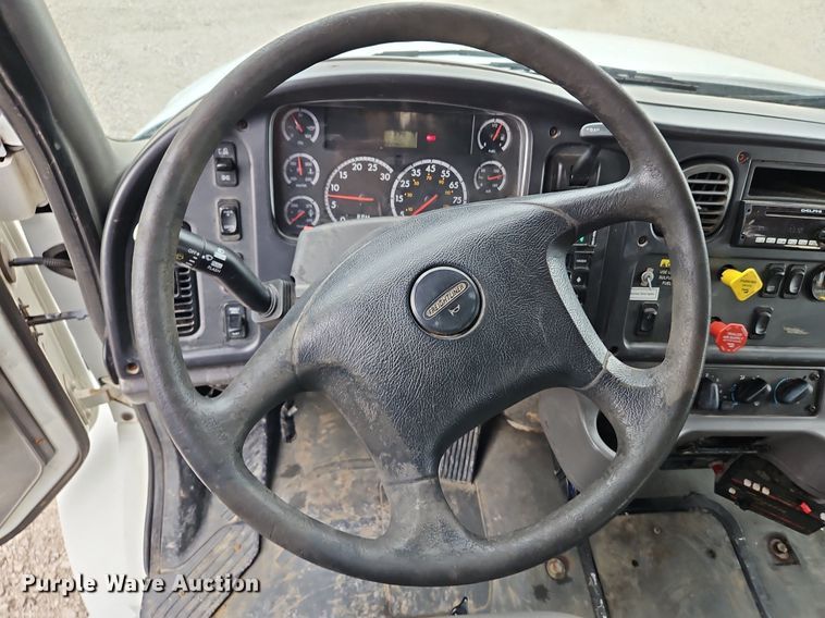 image for item LM9052 2010 Freightliner Business Class M2 106  utility / service truck