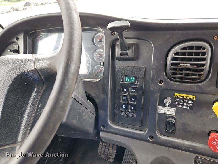 image for item LM9052 2010 Freightliner Business Class M2 106  utility / service truck