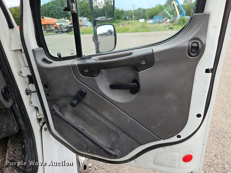 image for item LM9052 2010 Freightliner Business Class M2 106  utility / service truck