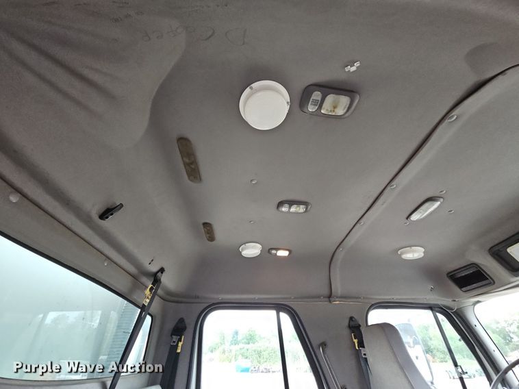 image for item LM9052 2010 Freightliner Business Class M2 106  utility / service truck