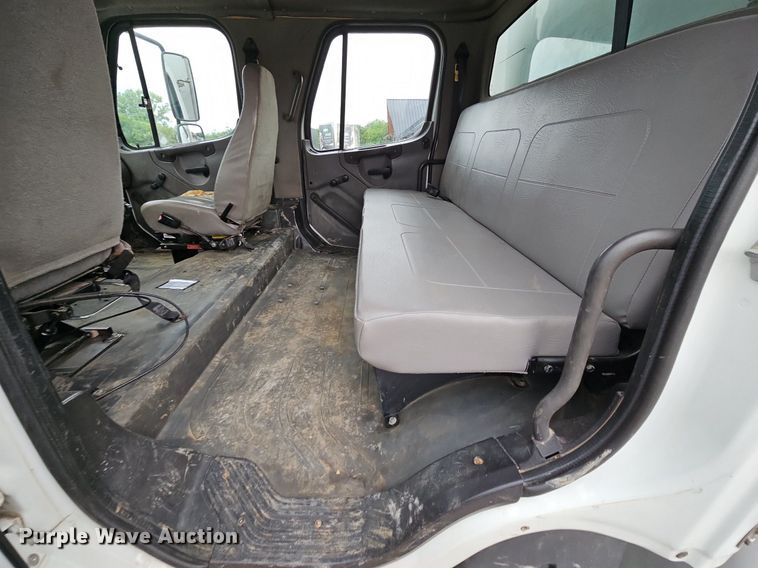 image for item LM9052 2010 Freightliner Business Class M2 106  utility / service truck