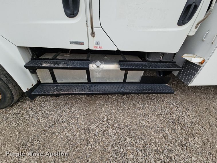 image for item LM9052 2010 Freightliner Business Class M2 106  utility / service truck