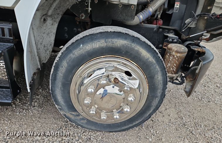 image for item LM9052 2010 Freightliner Business Class M2 106  utility / service truck