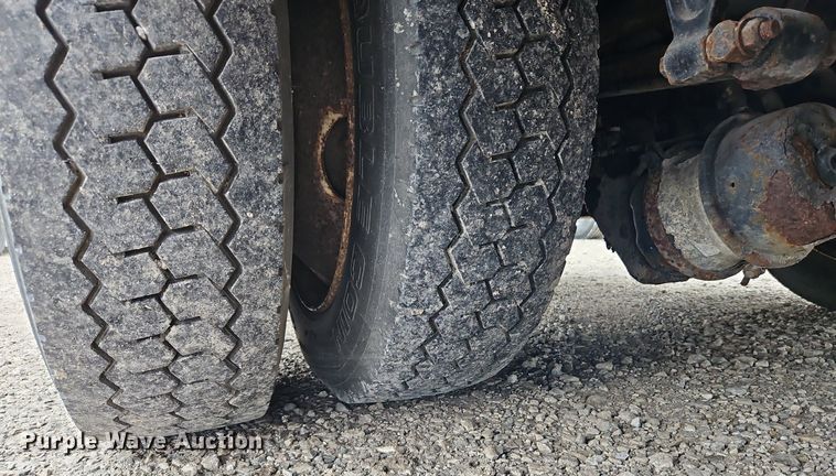 image for item LM9052 2010 Freightliner Business Class M2 106  utility / service truck