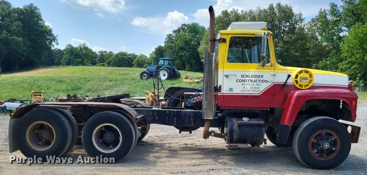 image for item LS9565 1978 Ford LT8000  semi truck