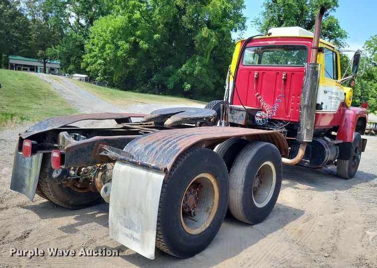 image for item LS9565 1978 Ford LT8000  semi truck