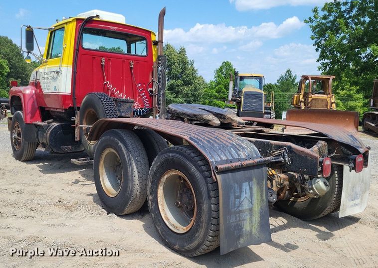 image for item LS9565 1978 Ford LT8000  semi truck