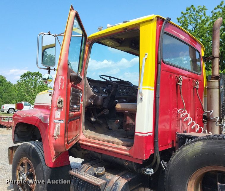 image for item LS9565 1978 Ford LT8000  semi truck