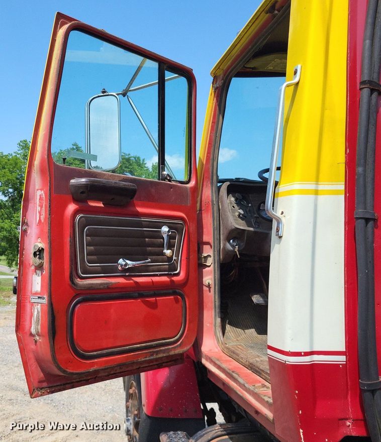 image for item LS9565 1978 Ford LT8000  semi truck