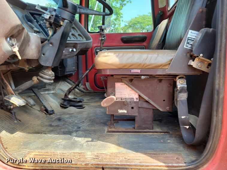 image for item LS9565 1978 Ford LT8000  semi truck