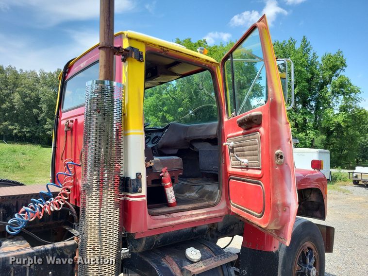 image for item LS9565 1978 Ford LT8000  semi truck