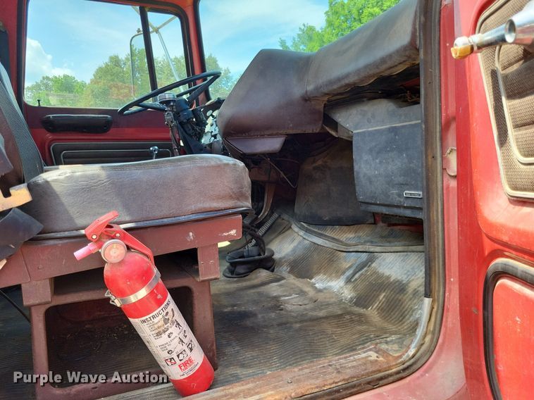 image for item LS9565 1978 Ford LT8000  semi truck