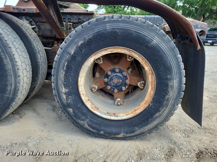 image for item LS9565 1978 Ford LT8000  semi truck