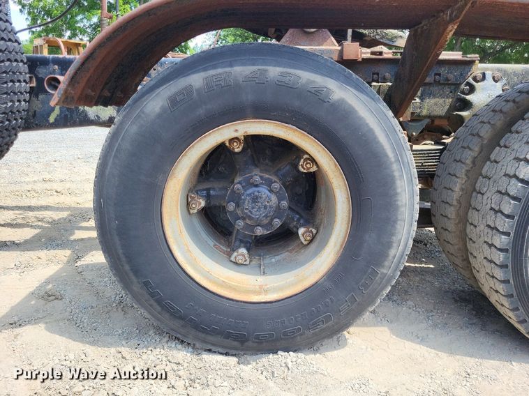 image for item LS9565 1978 Ford LT8000  semi truck