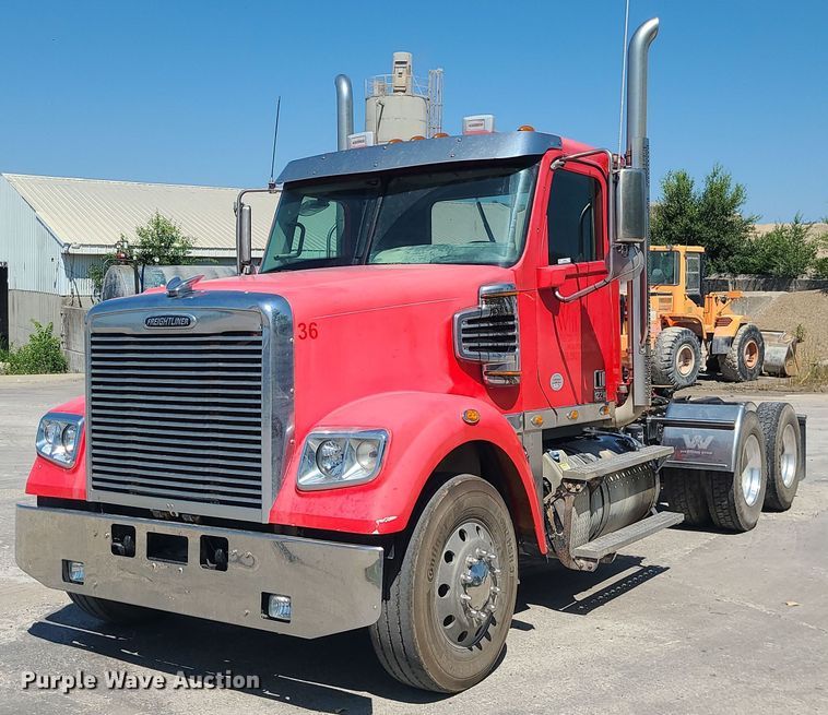 image for item MO9989 2015 Freightliner Coronado SD122  semi truck