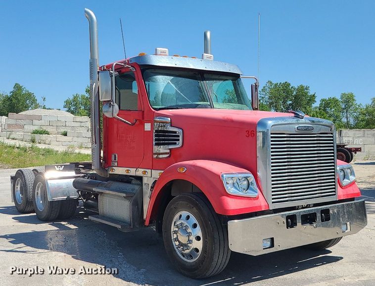 image for item MO9989 2015 Freightliner Coronado SD122  semi truck