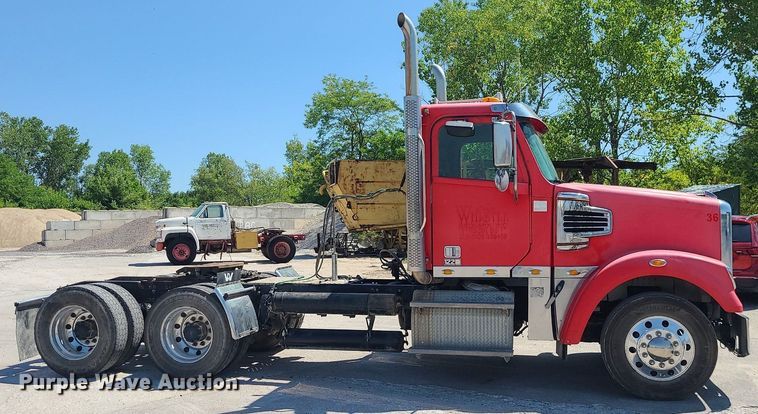 image for item MO9989 2015 Freightliner Coronado SD122  semi truck