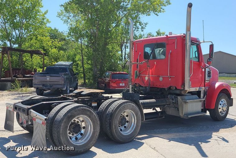 image for item MO9989 2015 Freightliner Coronado SD122  semi truck