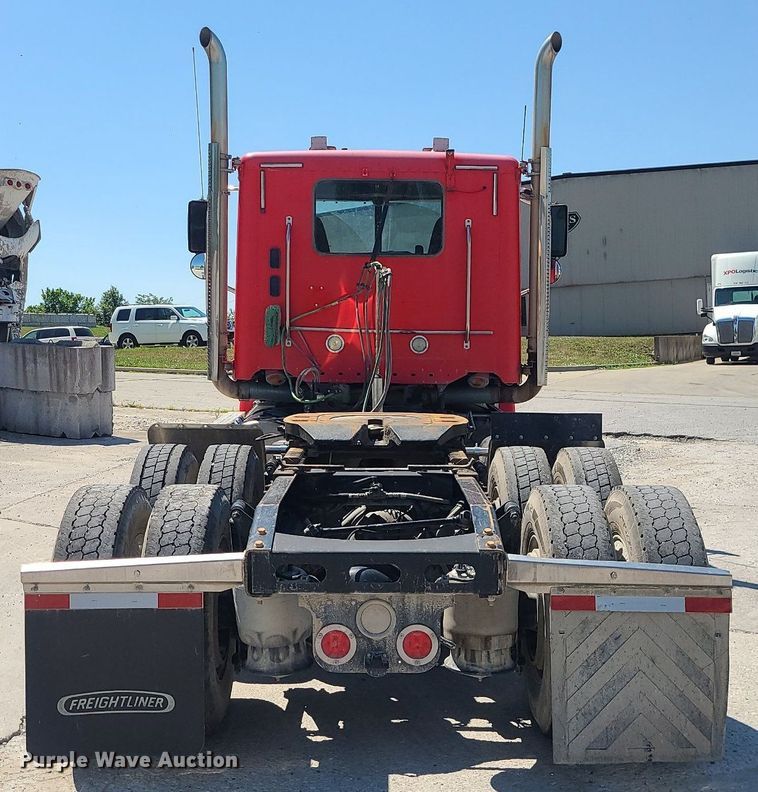 image for item MO9989 2015 Freightliner Coronado SD122  semi truck