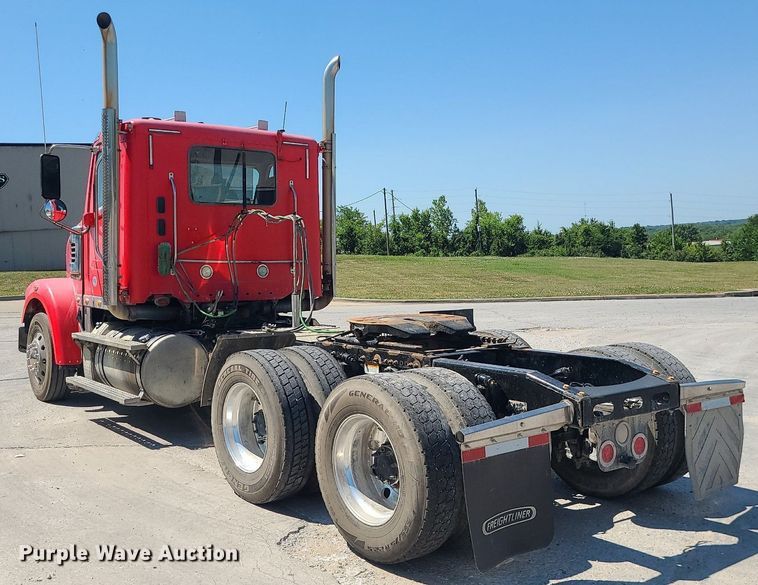 image for item MO9989 2015 Freightliner Coronado SD122  semi truck