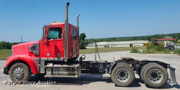 image for item MO9989 2015 Freightliner Coronado SD122  semi truck