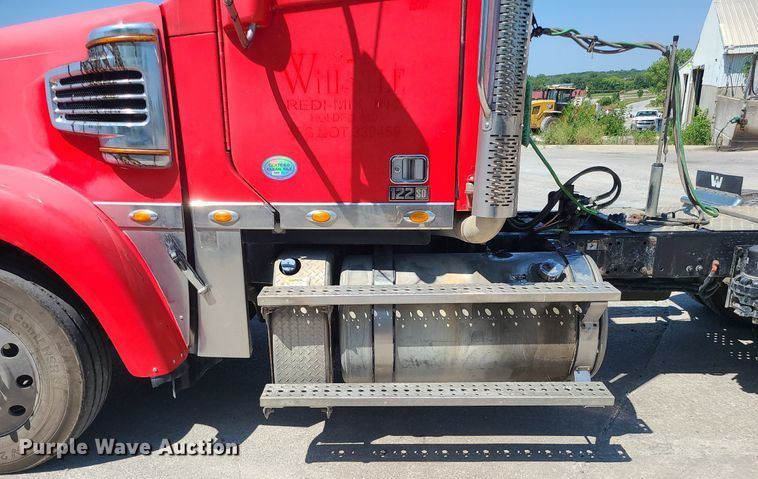 image for item MO9989 2015 Freightliner Coronado SD122  semi truck