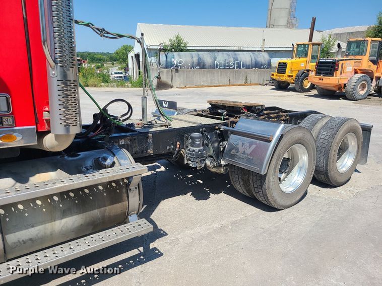 image for item MO9989 2015 Freightliner Coronado SD122  semi truck