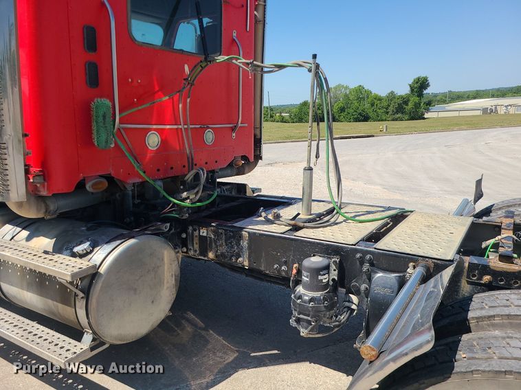 image for item MO9989 2015 Freightliner Coronado SD122  semi truck