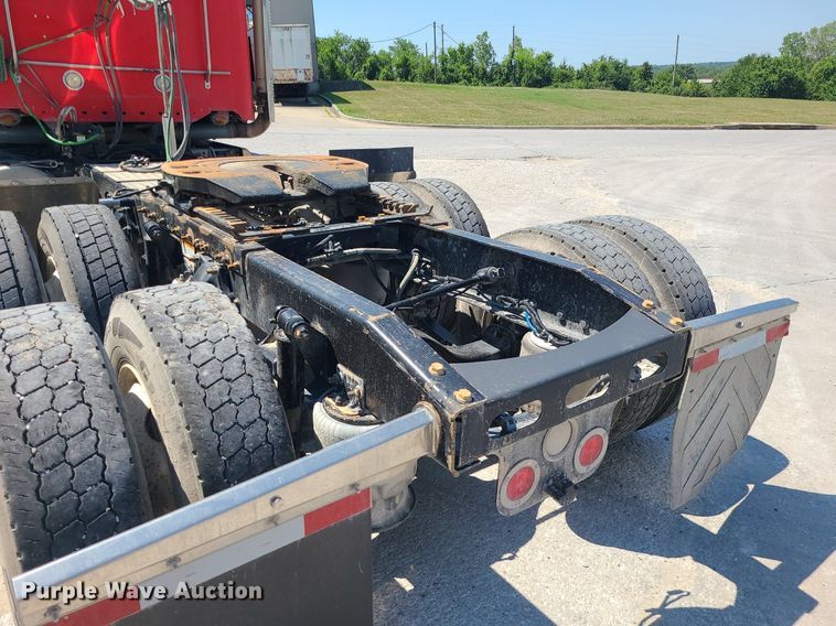 image for item MO9989 2015 Freightliner Coronado SD122  semi truck