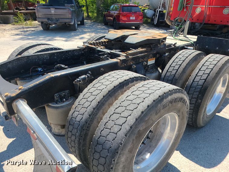 image for item MO9989 2015 Freightliner Coronado SD122  semi truck