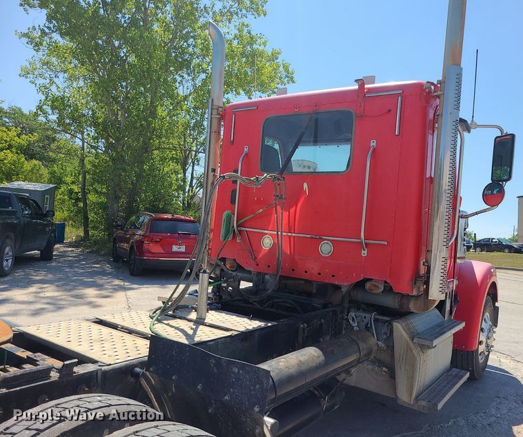 image for item MO9989 2015 Freightliner Coronado SD122  semi truck