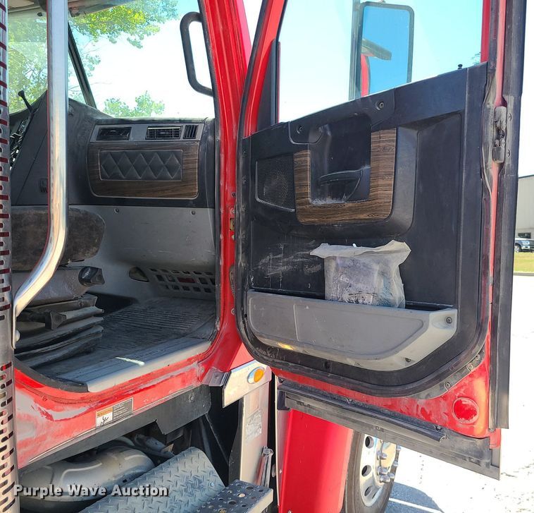 image for item MO9989 2015 Freightliner Coronado SD122  semi truck