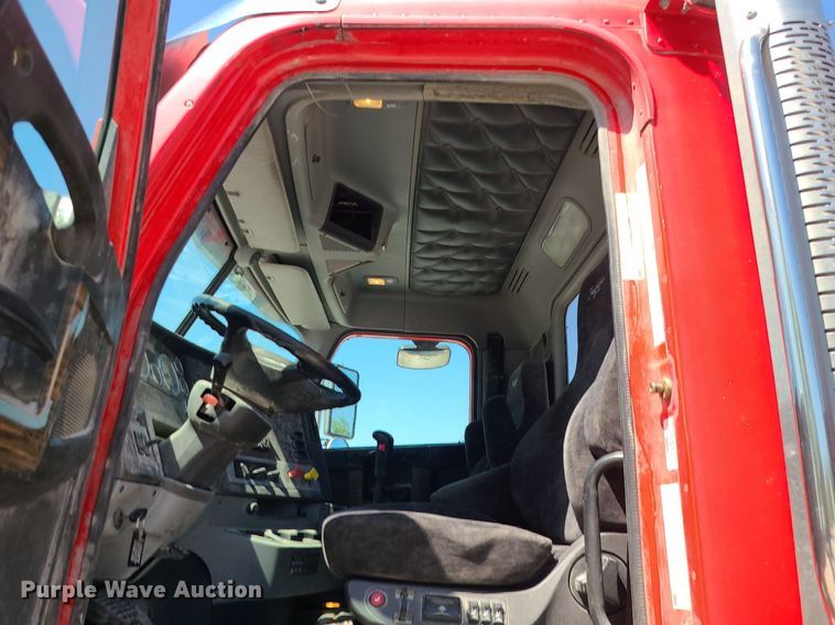 image for item MO9989 2015 Freightliner Coronado SD122  semi truck