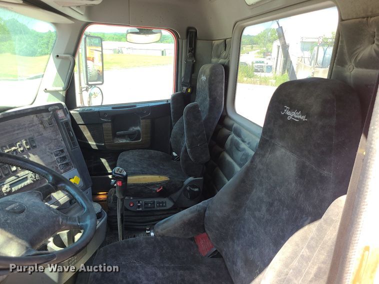 image for item MO9989 2015 Freightliner Coronado SD122  semi truck