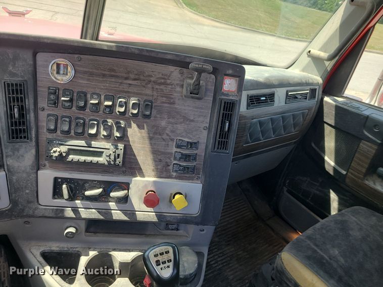image for item MO9989 2015 Freightliner Coronado SD122  semi truck