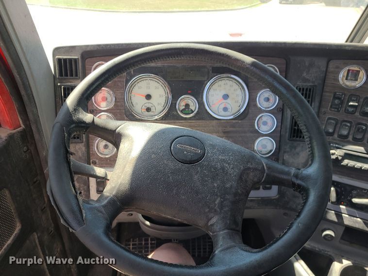 image for item MO9989 2015 Freightliner Coronado SD122  semi truck