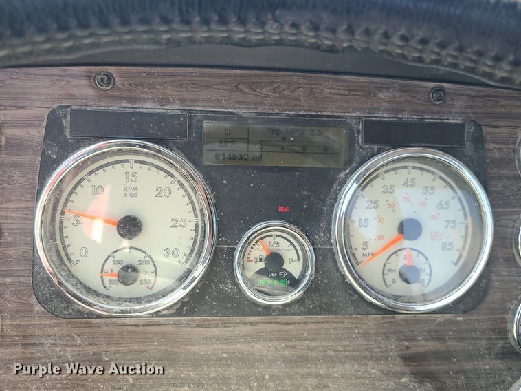 image for item MO9989 2015 Freightliner Coronado SD122  semi truck