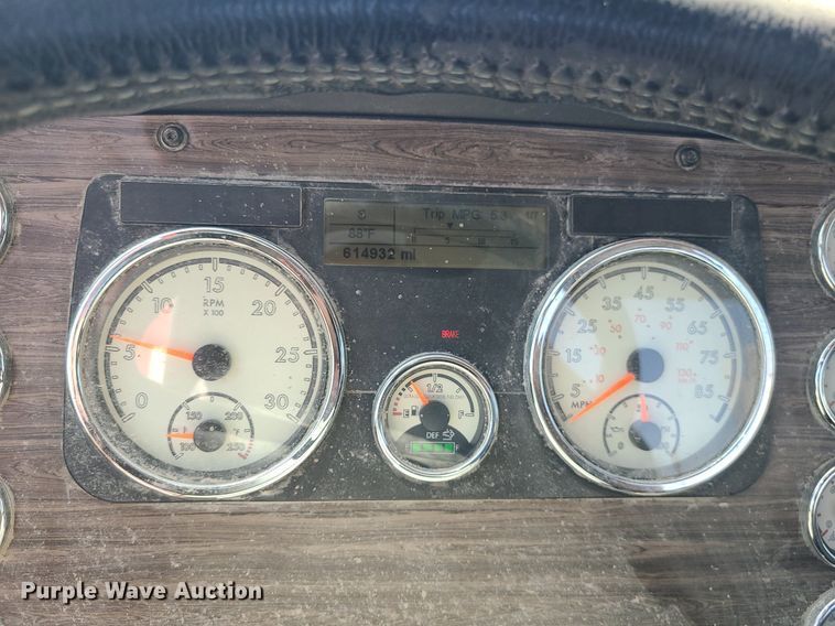 image for item MO9989 2015 Freightliner Coronado SD122  semi truck