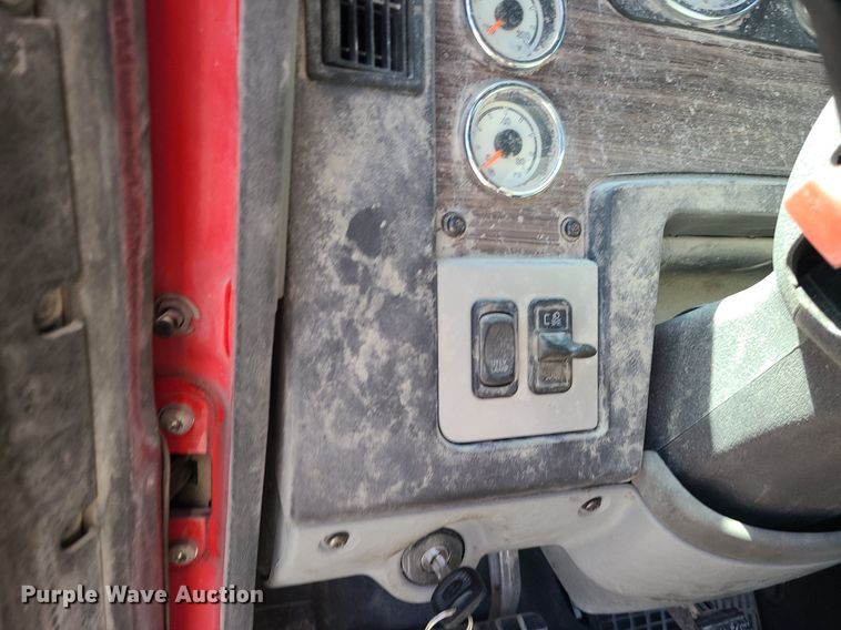 image for item MO9989 2015 Freightliner Coronado SD122  semi truck