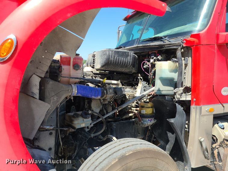 image for item MO9989 2015 Freightliner Coronado SD122  semi truck