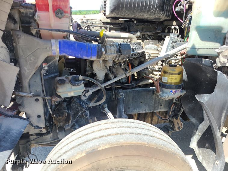 image for item MO9989 2015 Freightliner Coronado SD122  semi truck