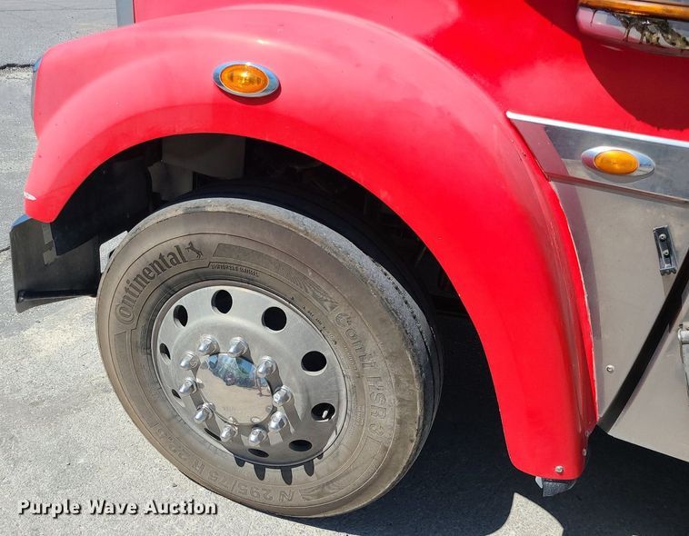 image for item MO9989 2015 Freightliner Coronado SD122  semi truck