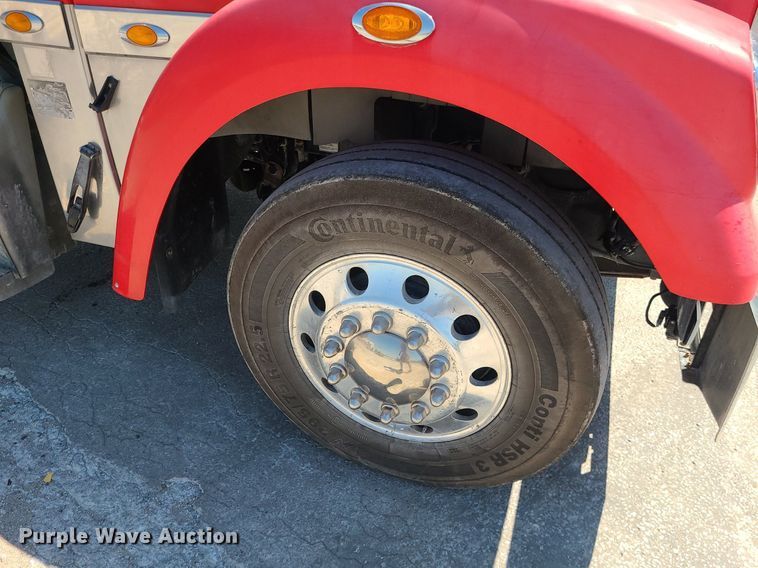 image for item MO9989 2015 Freightliner Coronado SD122  semi truck