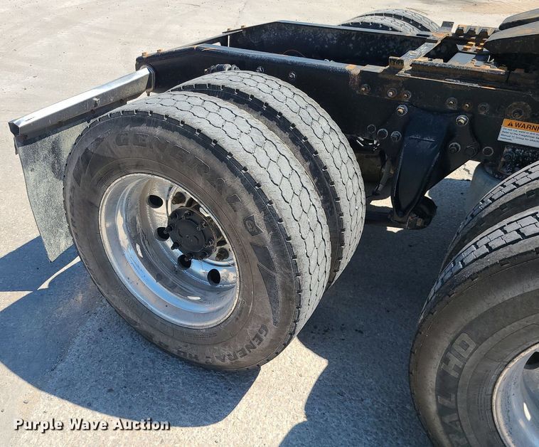 image for item MO9989 2015 Freightliner Coronado SD122  semi truck